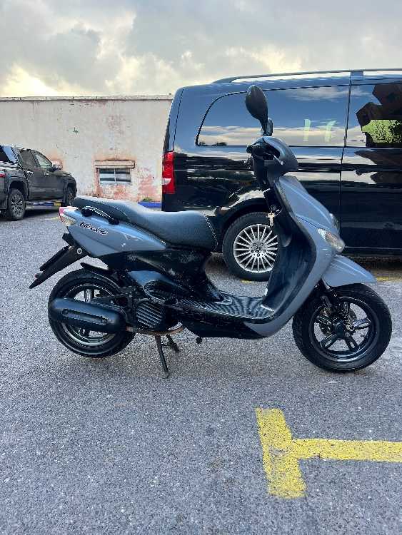Yamaha emos
