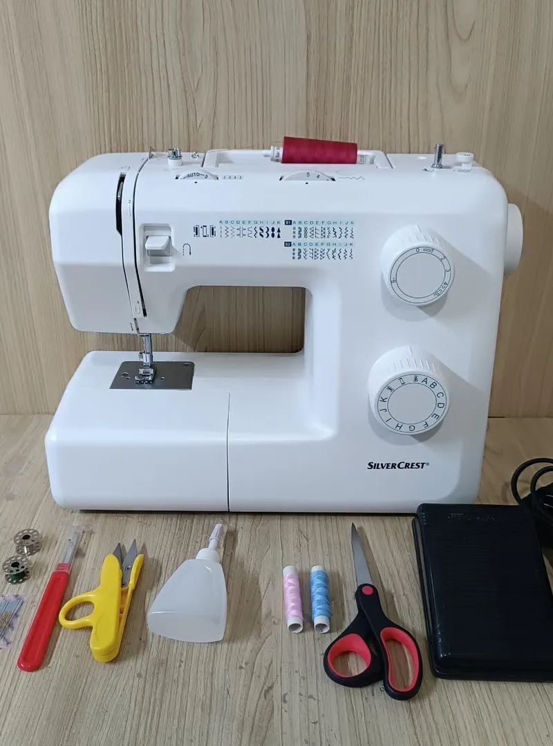 Machine à coudre Silvercrest SNM 33 B1