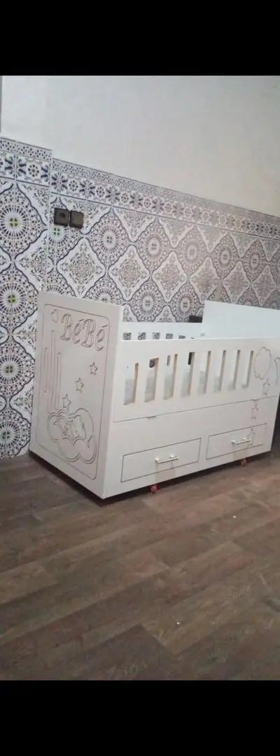 Lit bébé avec matelas neuf