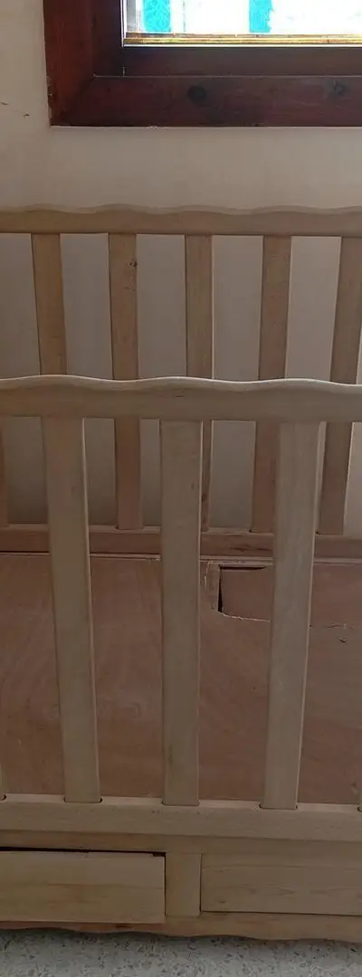 Lit en bois pour bébés et enfants avec deux tiroirs