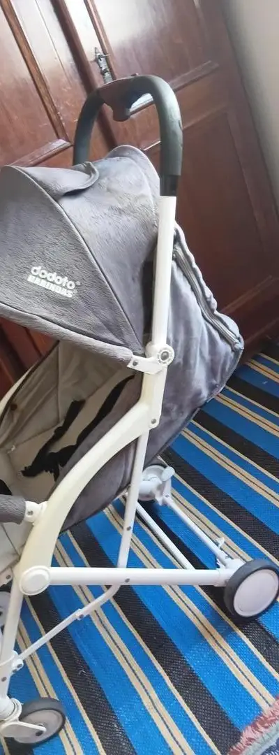 Poussette Dodoto en bon état à vendre