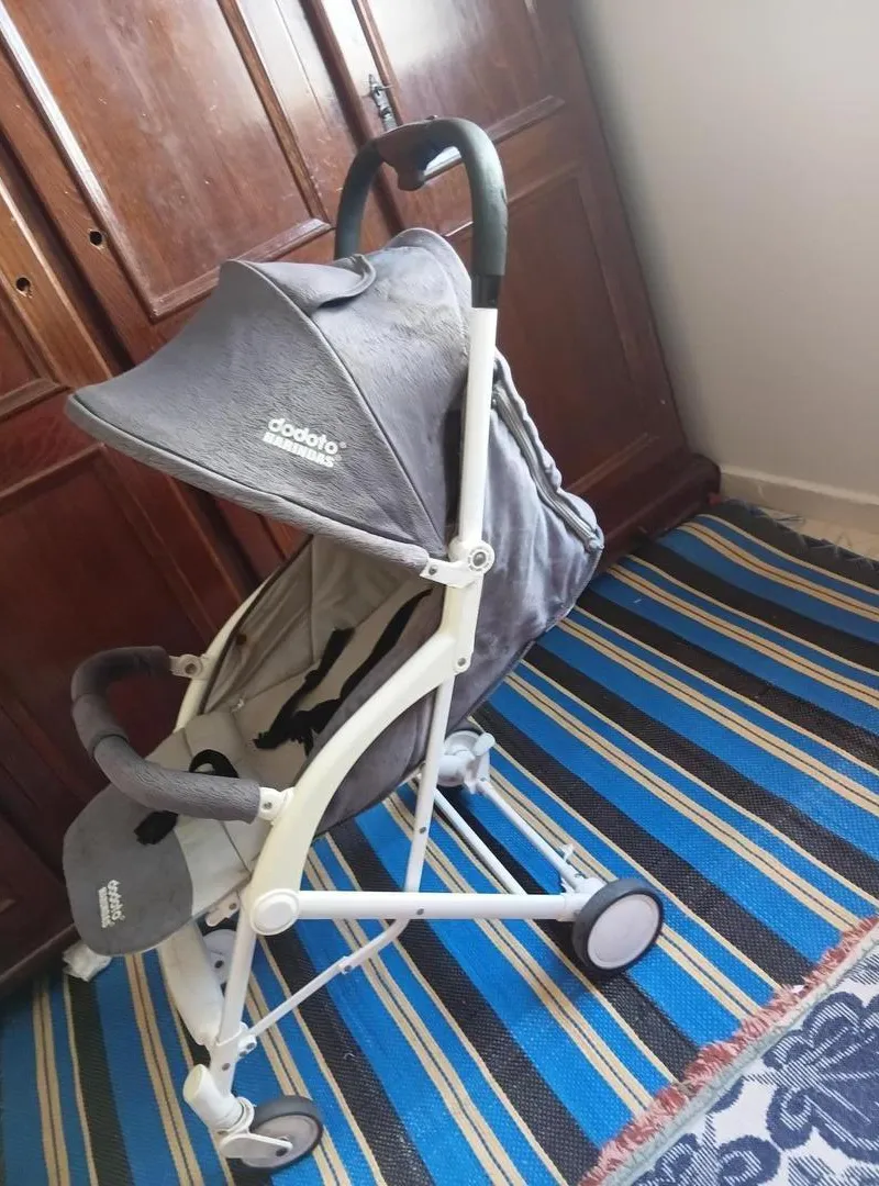 Poussette Dodoto en bon état à vendre