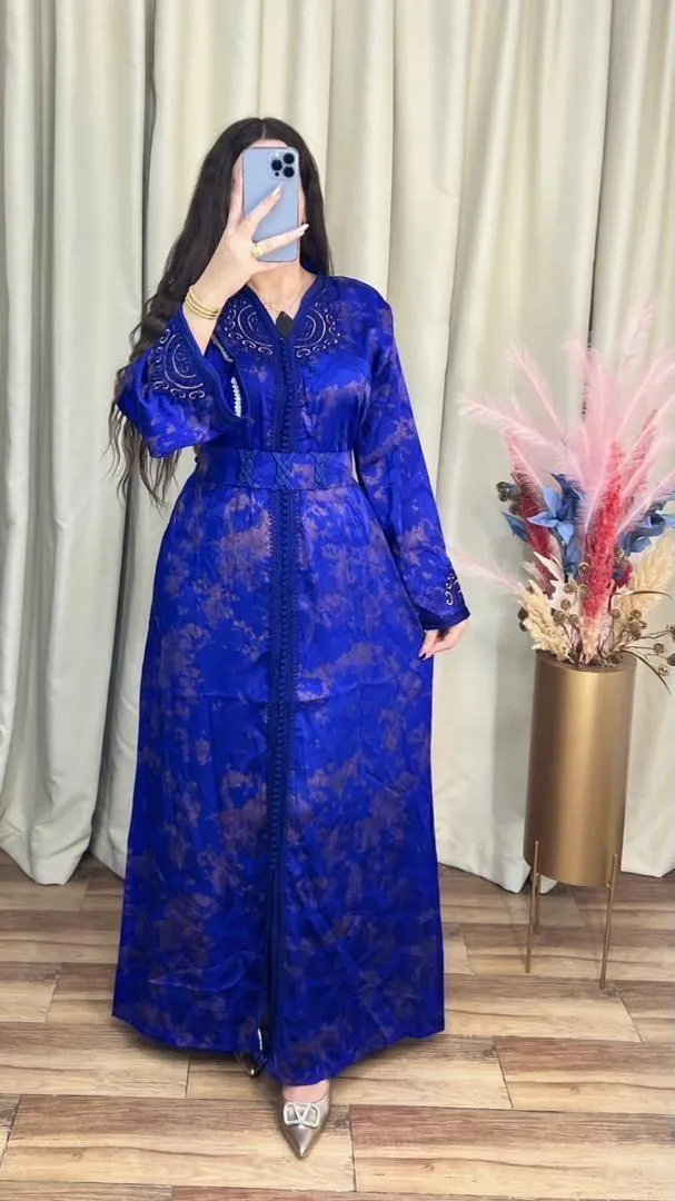 Caftan "Kamkha" chic et élégant. Livraison gratuite dans toutes les villes.