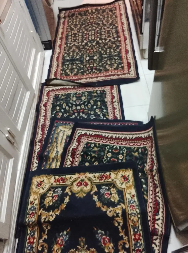 Cinq beaux tapis pour chambre à coucher ou couloir