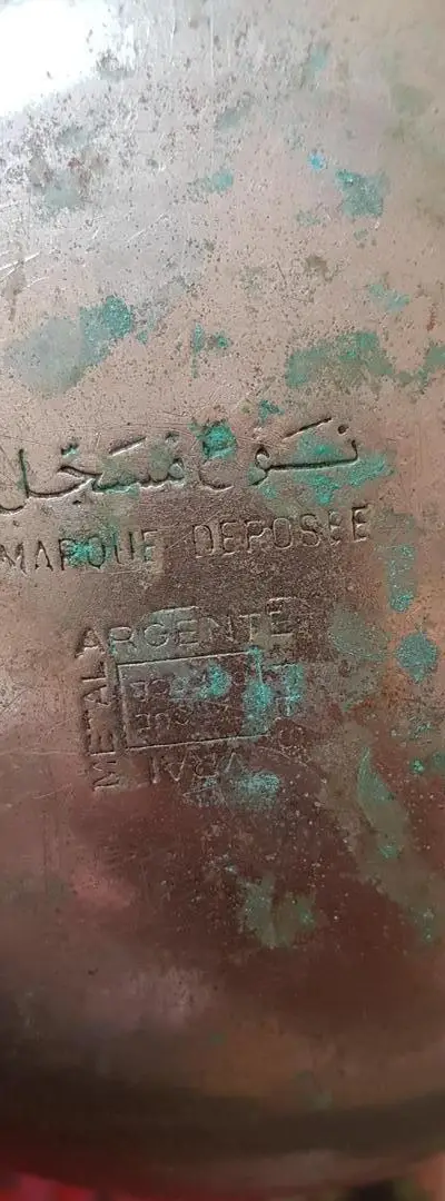 Ancien réfrigérateur en cuivre, plus de 50 ans