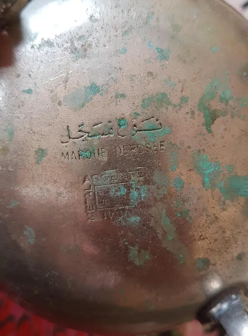 Ancien réfrigérateur en cuivre, plus de 50 ans