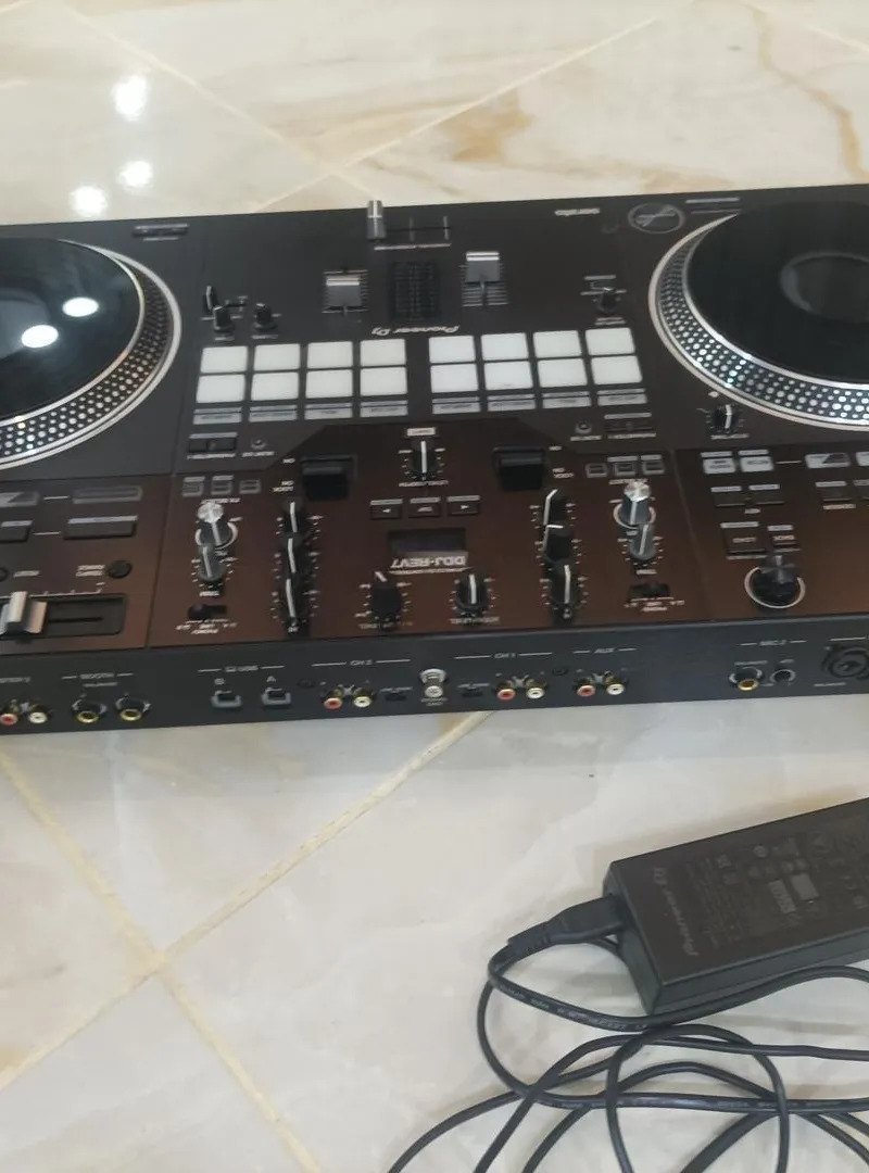 TABLE DE MIXAGE PIONEER DJ
