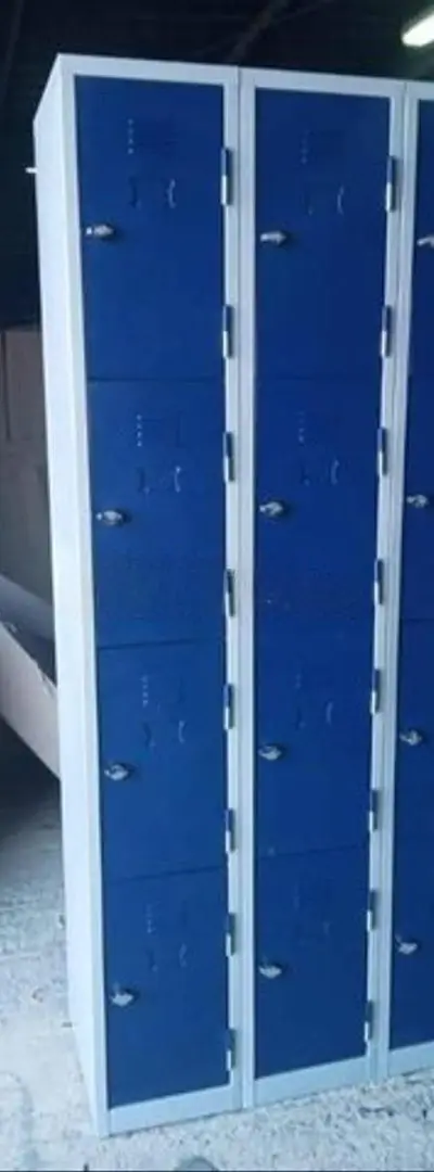 Armoire vestiaire multi-portes