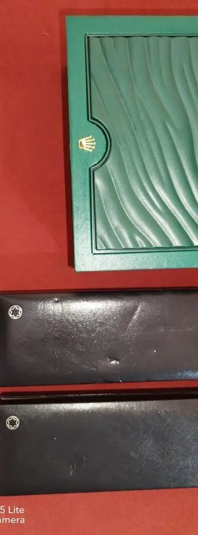Boîte à stylos et montre