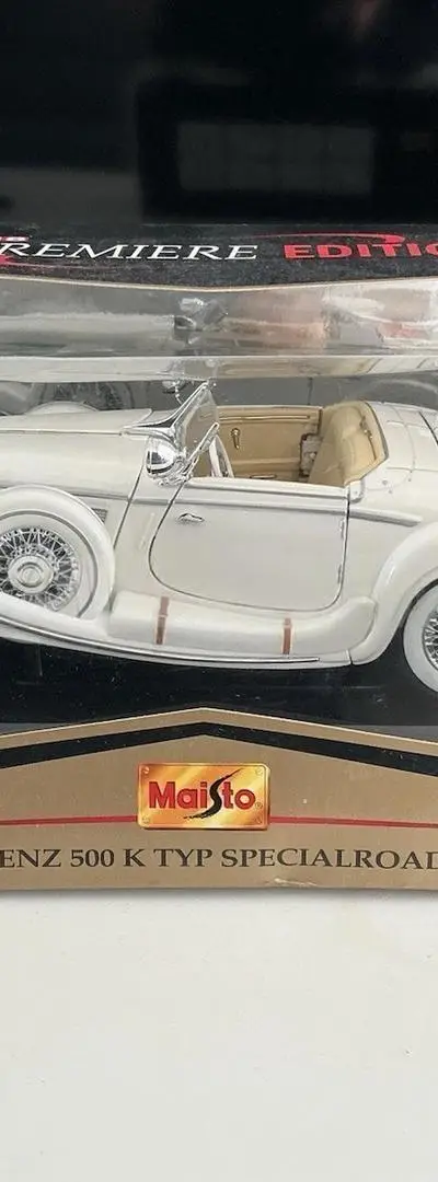 Voiture Mercedes 1/18