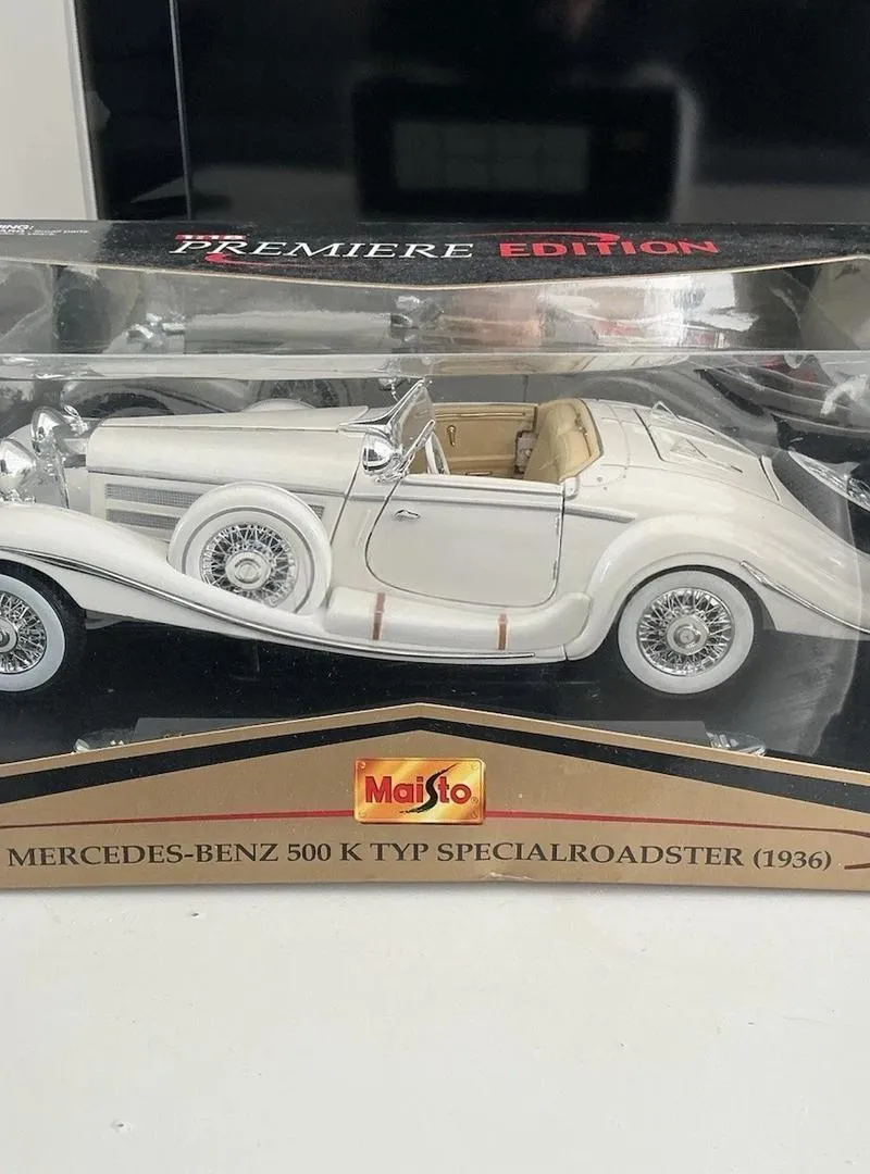 Voiture Mercedes 1/18