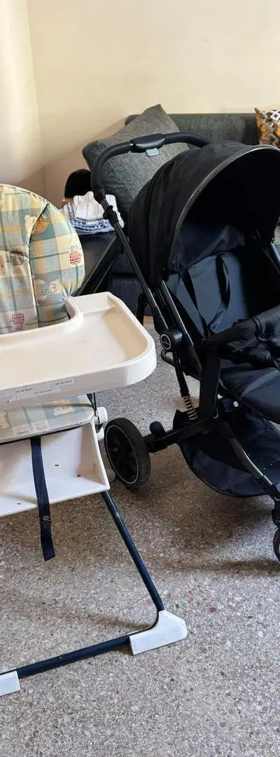 Poussette et chaise haute bébé