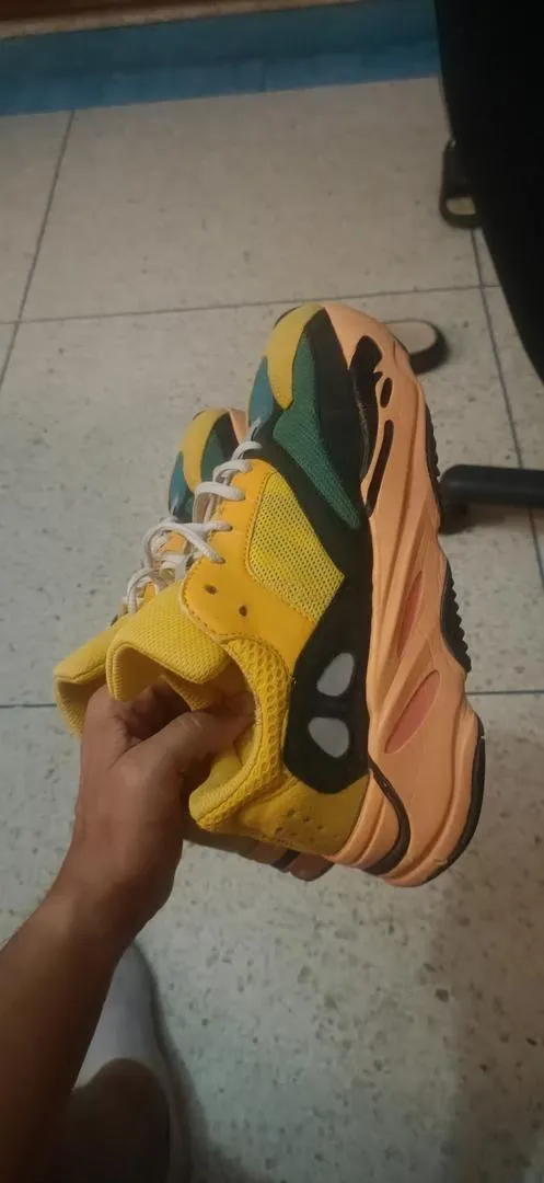 Adidas Yeezy Boost 700