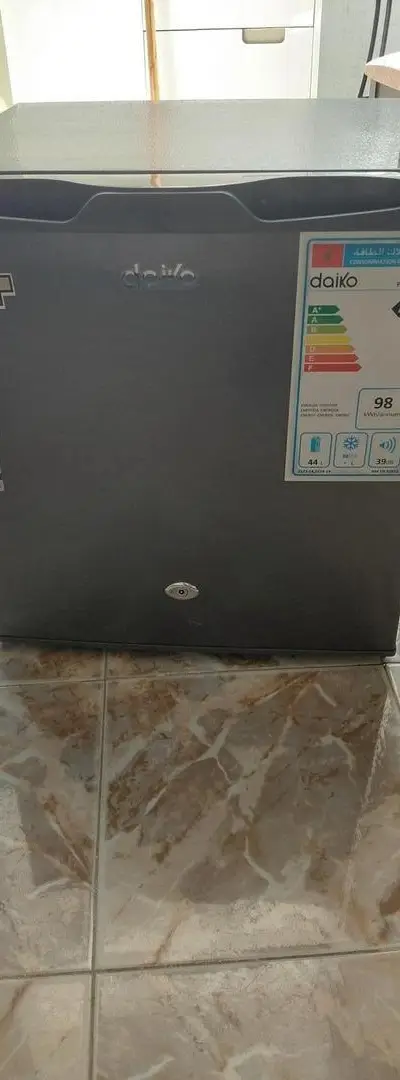 Petit réfrigérateur à vendre 44L presque neuf