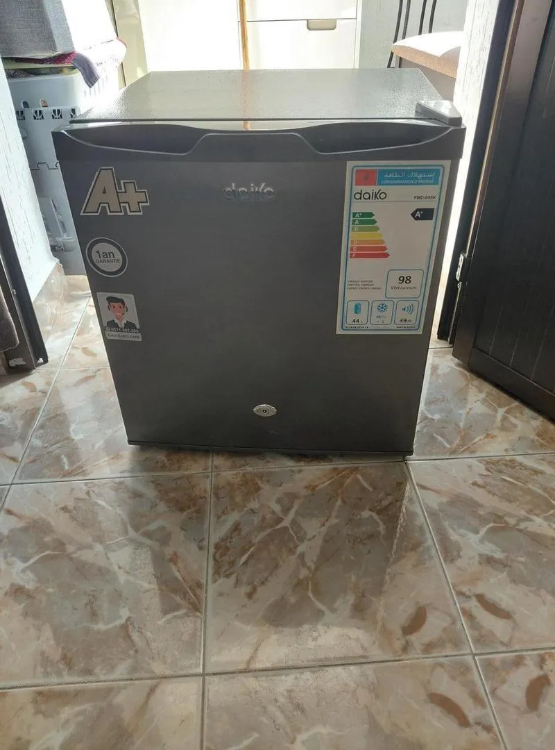 Petit réfrigérateur à vendre 44L presque neuf