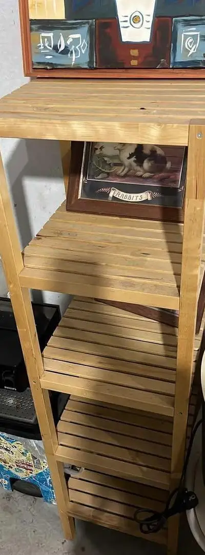 Étagères en bois au design moderne et élégant.