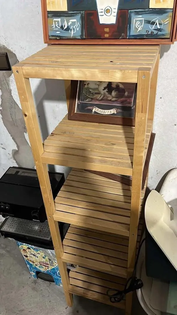 Étagères en bois au design moderne et élégant.
