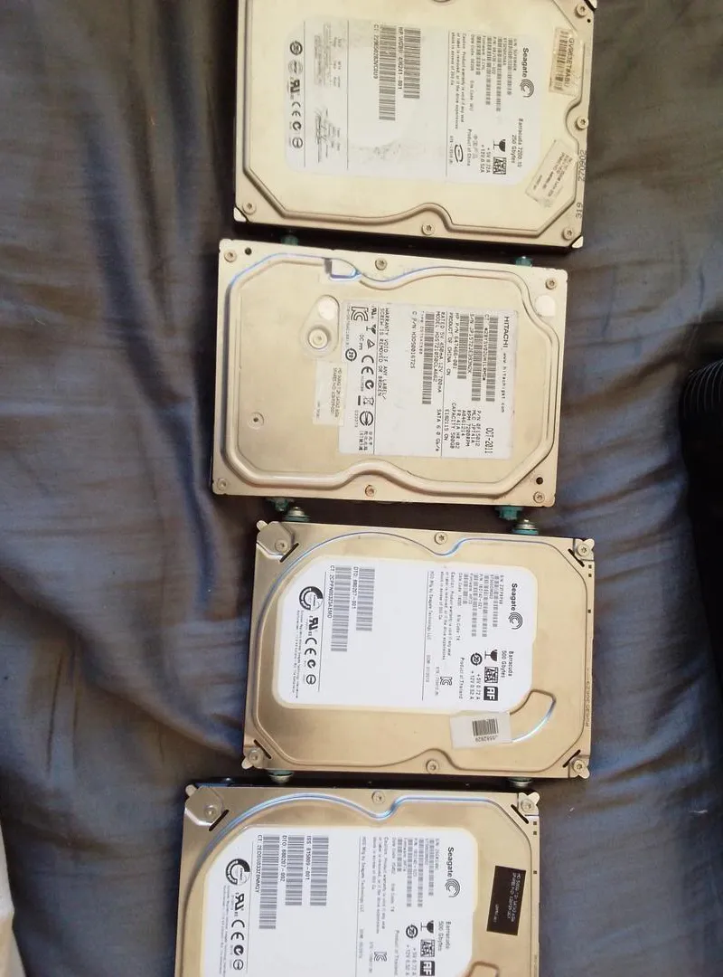 disques durs 70 l'unité 200dhs pour 4 fonctionnels