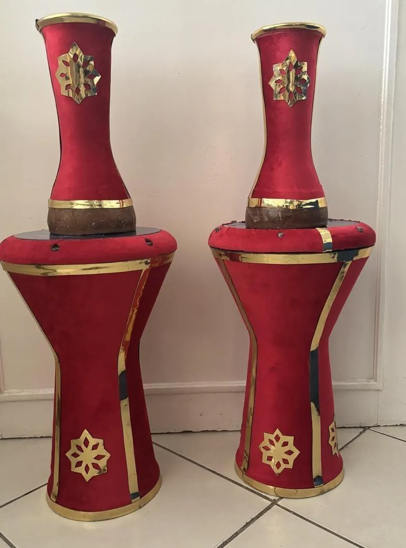 2 derboukas.
