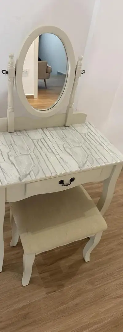Petite coiffeuse à vendre