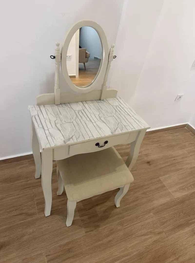 Petite coiffeuse à vendre