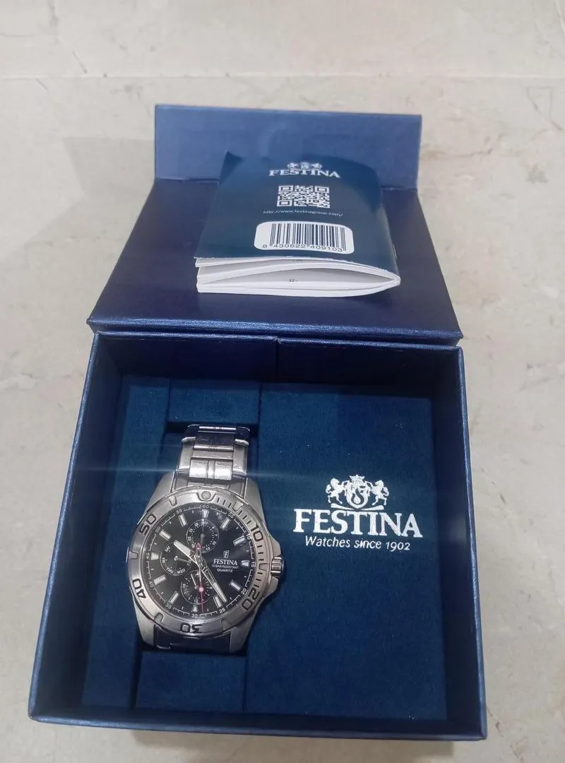 Montre originale avec garantie