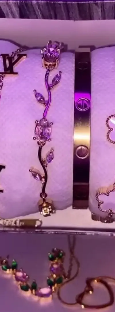 Vendeur de bijoux et accessoires à bon prix ✨