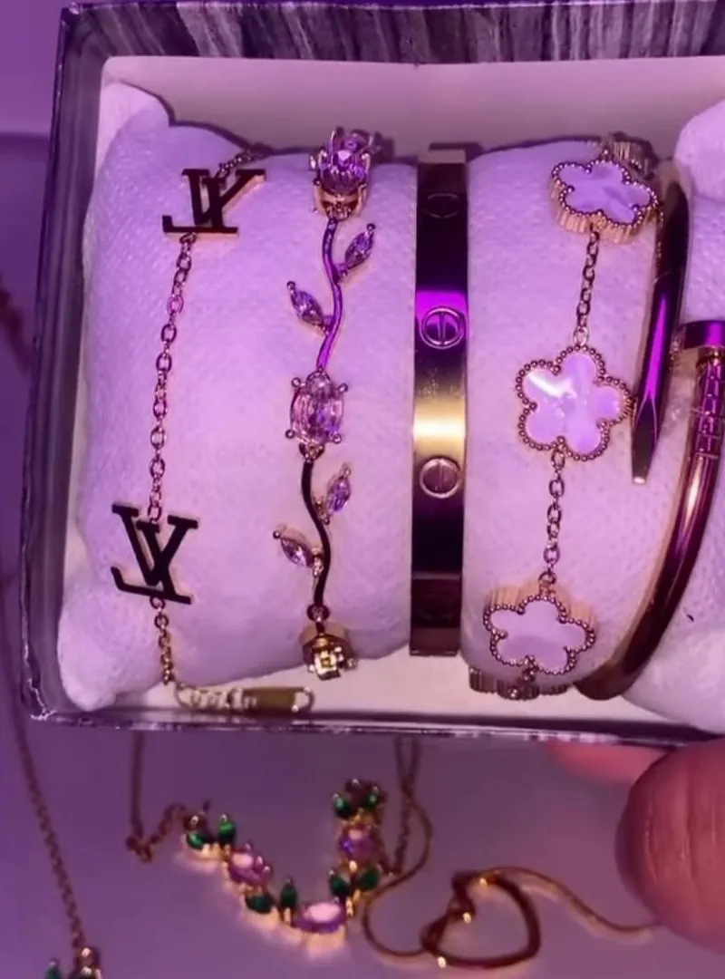 Vendeur de bijoux et accessoires à bon prix ✨