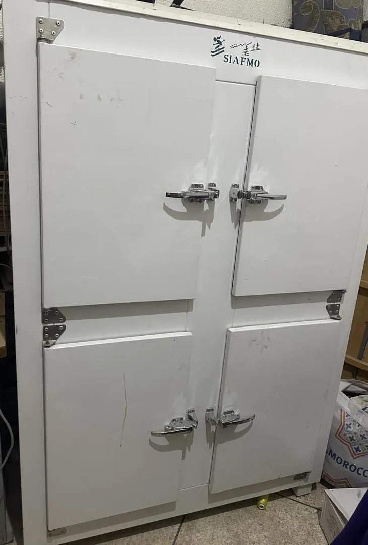 Grand frigo qui refroidit bien