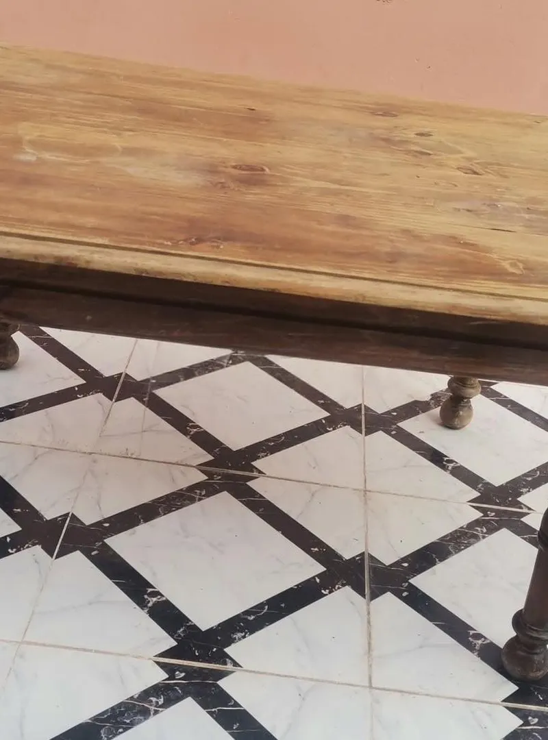 Table en bois – Réparée