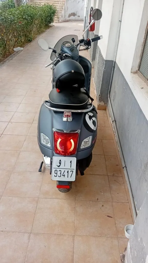 Vespa 300 modèle 2021 dédouane 2023 kilométrage 4730