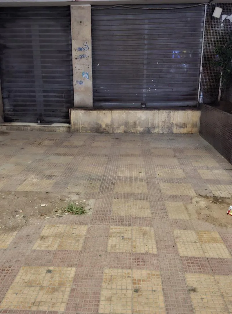Magasin 83m² au Mimosa à côté café le trèfle