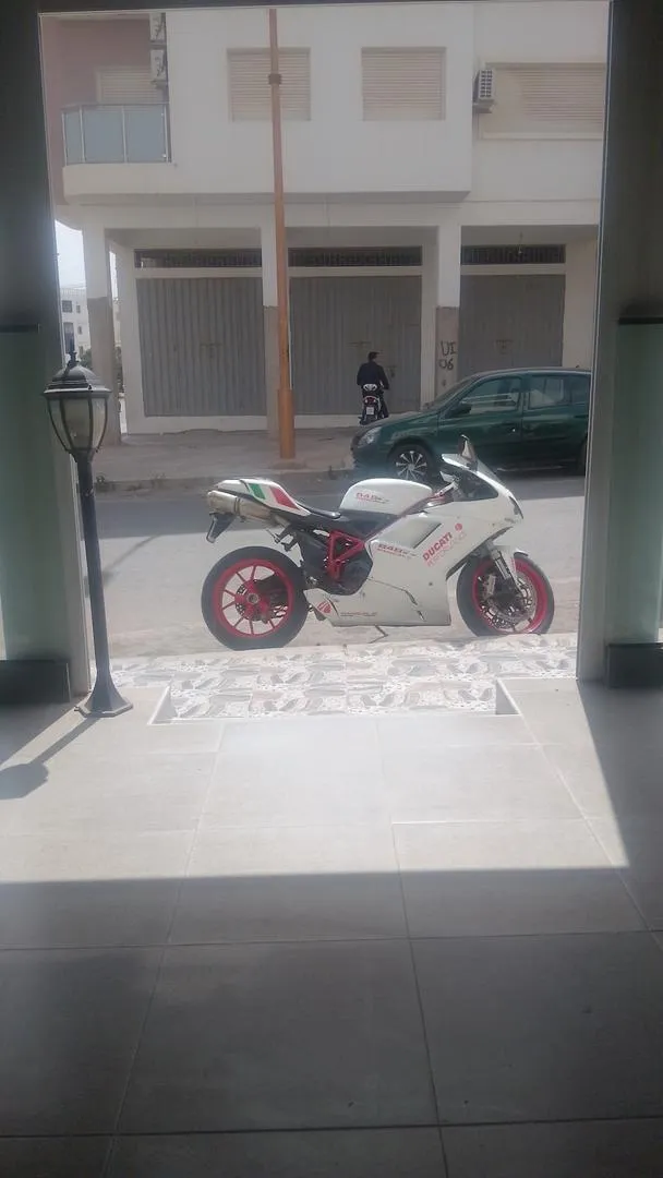 Moteur italien Ducati sport