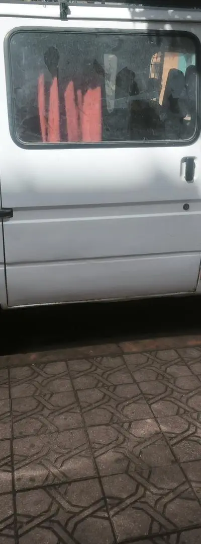 Je veux vendre une Ford Transit Maradona à 6.5 millions