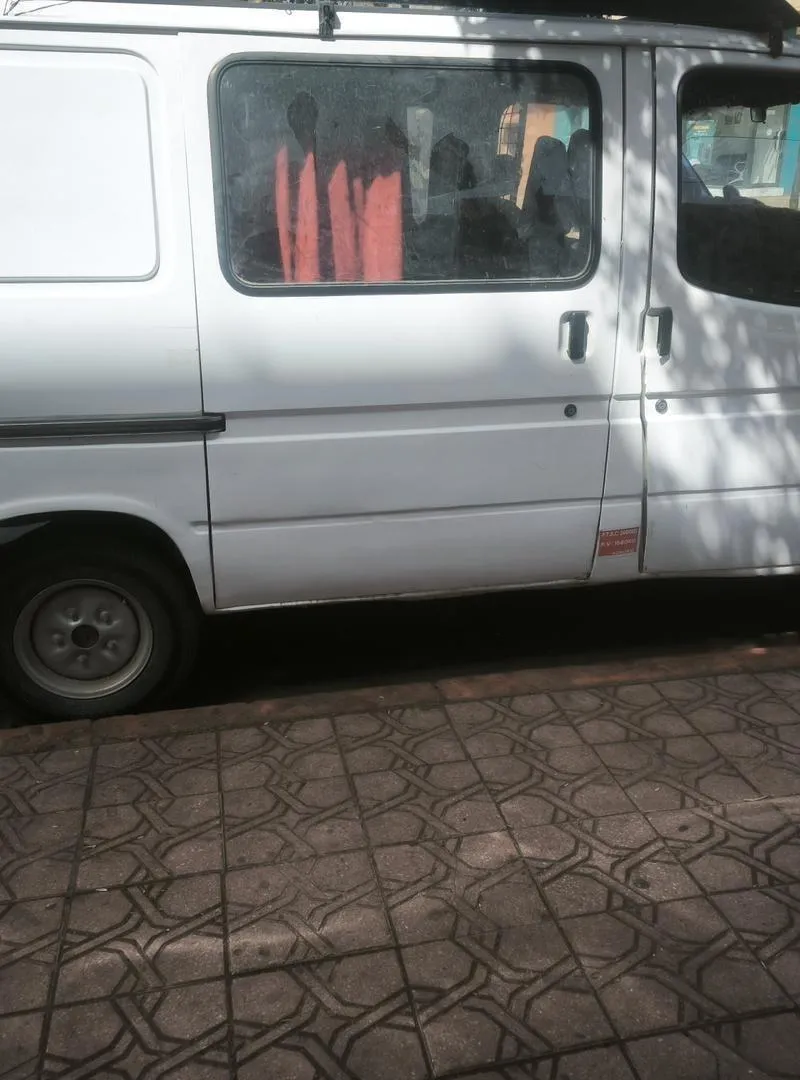 Je veux vendre une Ford Transit Maradona à 6.5 millions