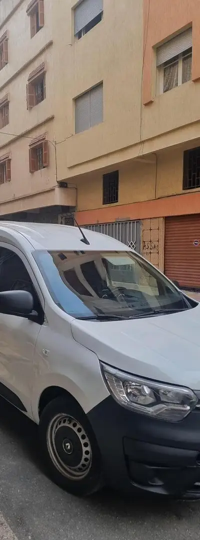 Renault Express Diesel Manuelle 2022 à Tanger