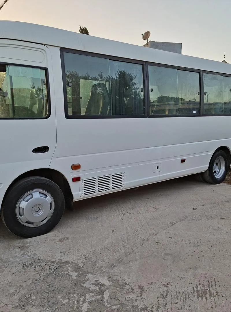 Hyundai Cunty Transport Personnel