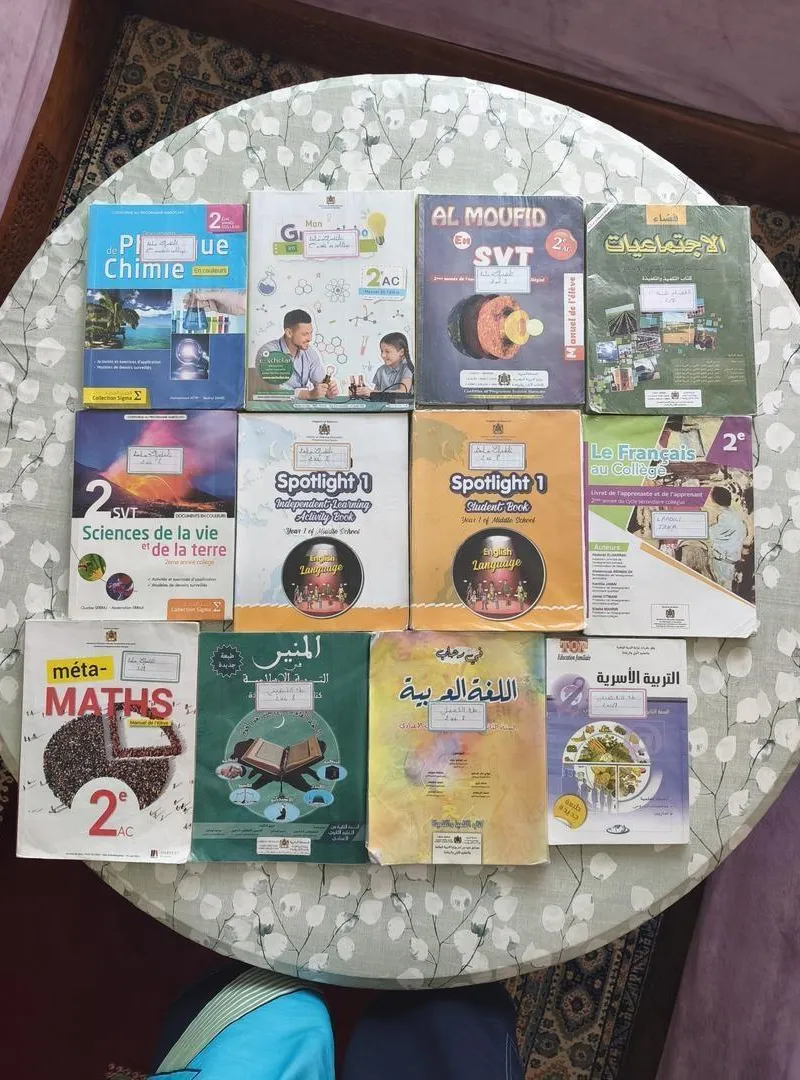 Livres de la deuxième année préparatoire, presque neufs et à moitié prix