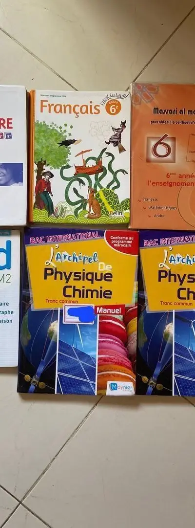 A vendre lot de manuels scolaires et romans