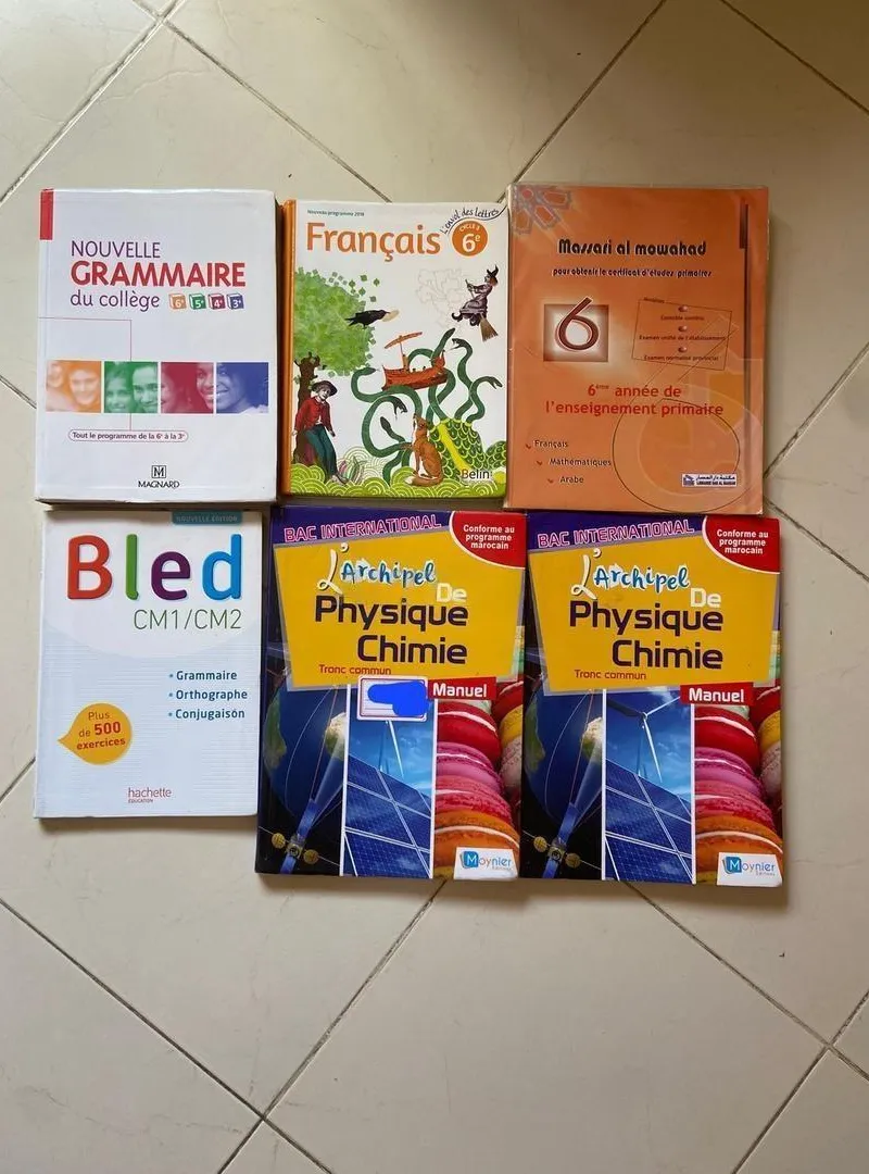 A vendre lot de manuels scolaires et romans