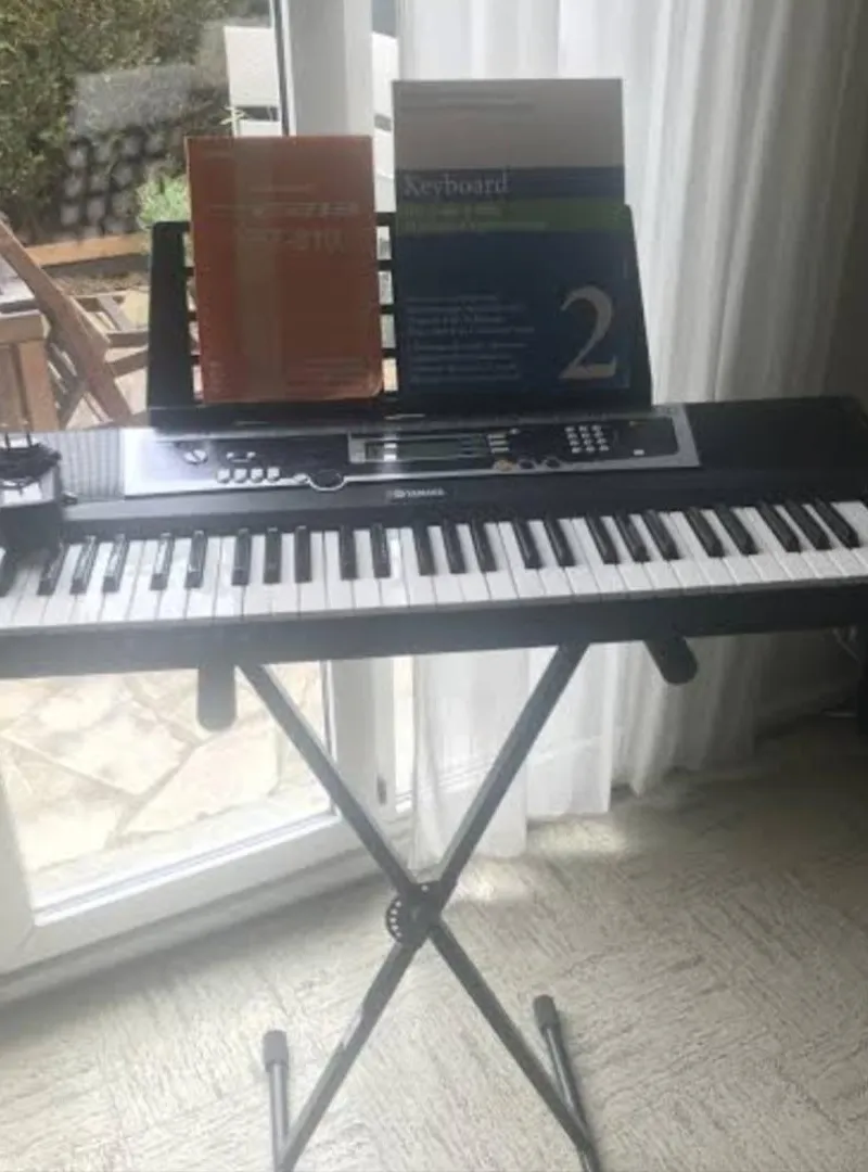 Orgue et support et pupitre