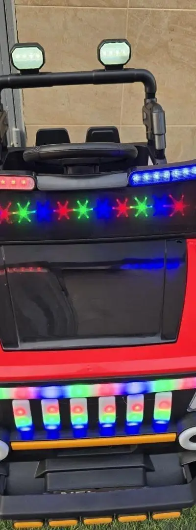 Voiture électrique pour enfants 4*4 avec lumières