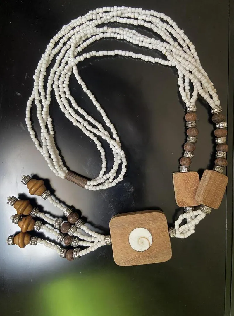 Collier africain traditionnel