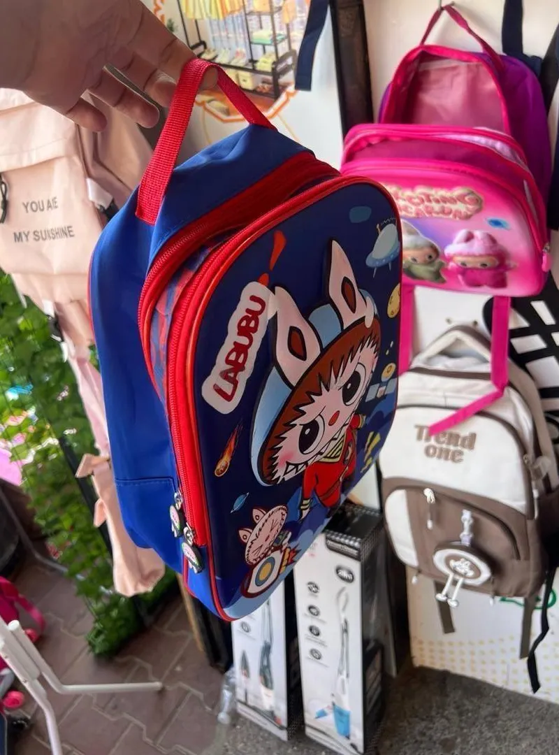 Sac à dos adorable pour enfants avec un design de lapin mignon.