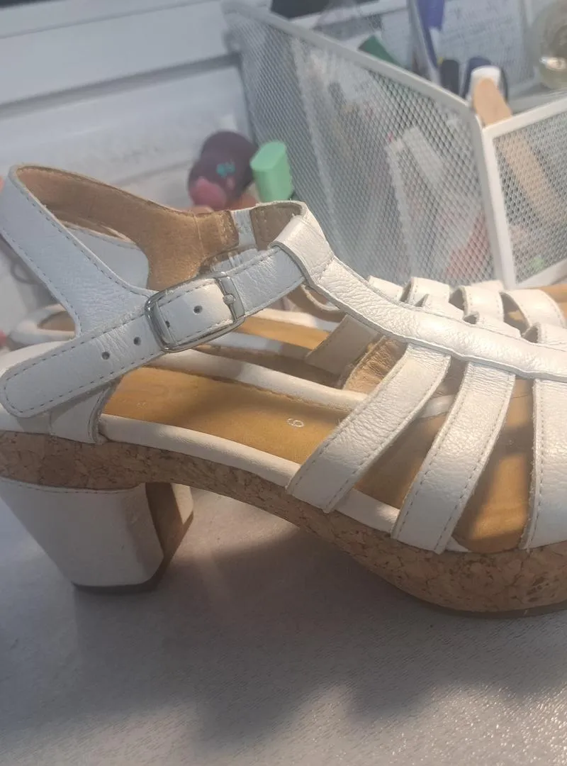 SANDALE ENCORE NEUF