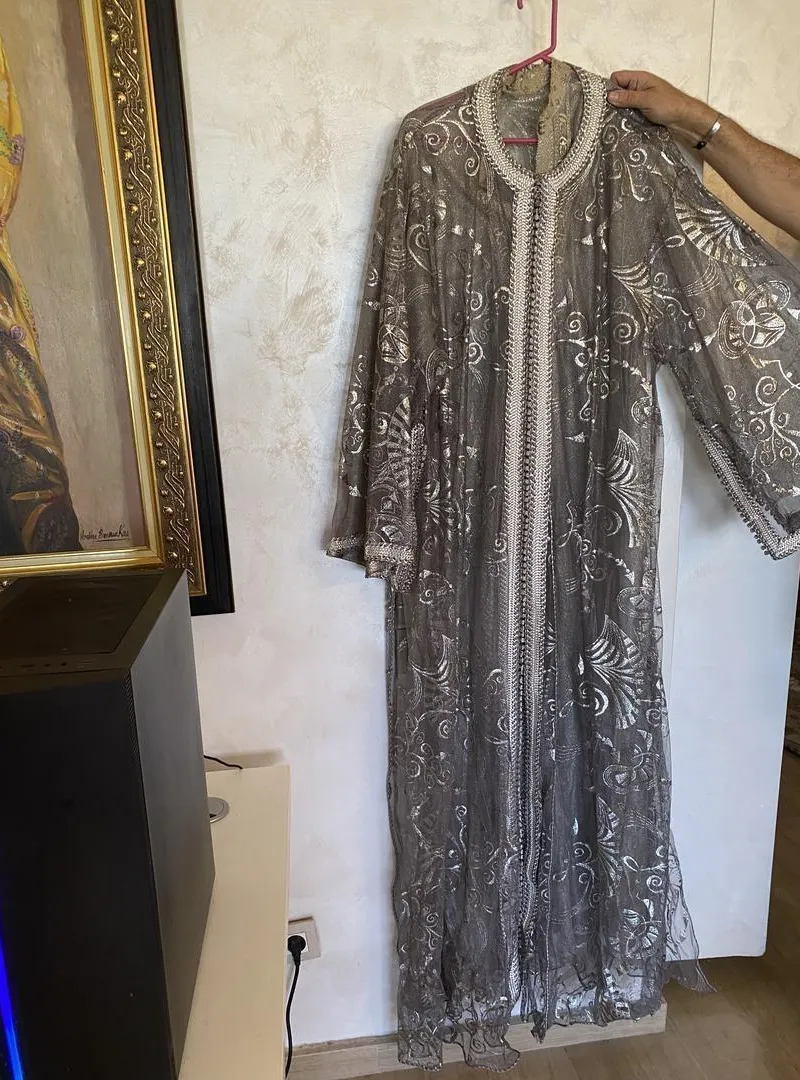 Caftan marocain gris argenté – modèle unique