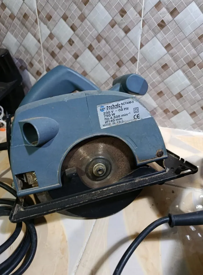 Outils de menuiserie variés