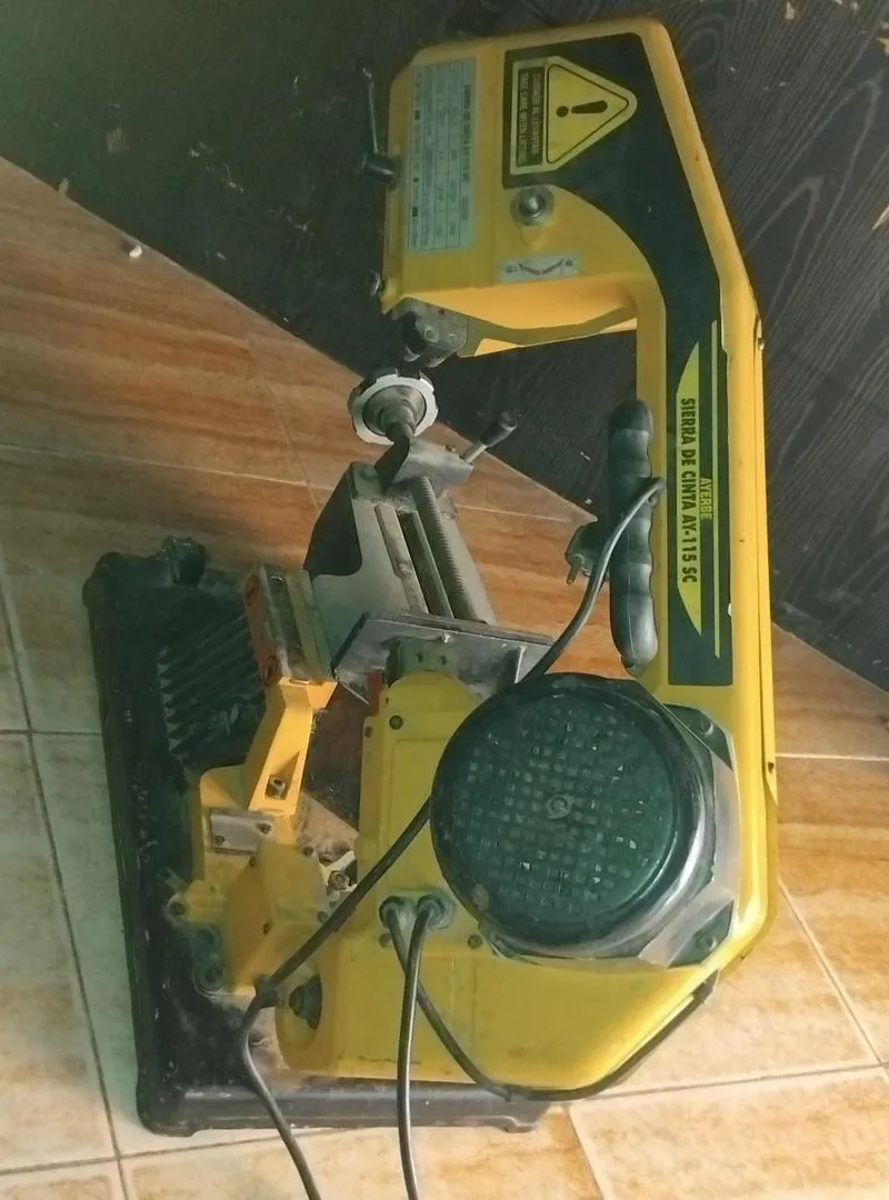 Machine à couper le fer, moteur Denamo espagnol
