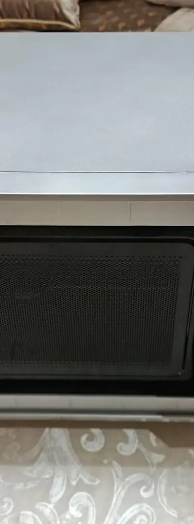 Four micro-ondes électrique pour la cuisson et le réchauffage