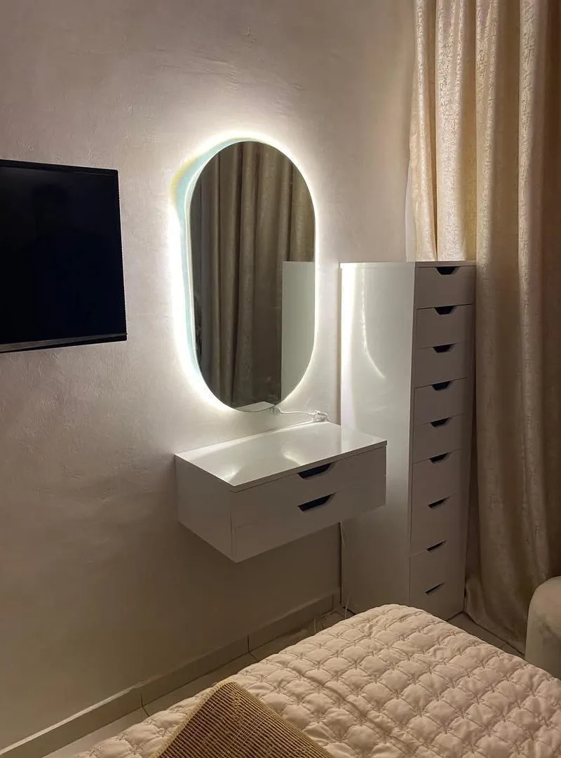 Miroir avec éclairage et tiroir